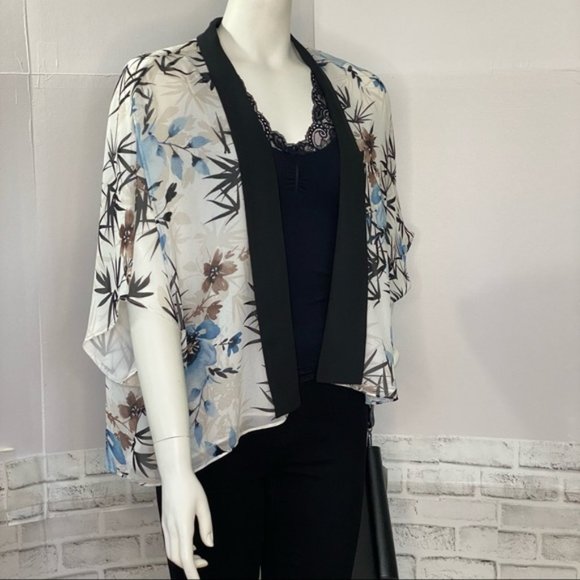 le chateau Tops - SOLD | NWT Le Chateau White & Blue Floral Kimono